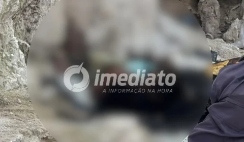 VEJA VÍDEO: Corpo de homem é encontrado carbonizado em terreno baldio na avenida Torquato Tapajós