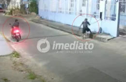 VEJA VÍDEO: Ladrões furtam fios elétricos de igreja e fogem de motocicleta em Manaus