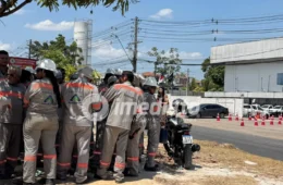 Eletricistas da Norte Tech/Âmbar Energia paralisam atividades em Manaus por reajuste salarial e melhores condições de trabalho