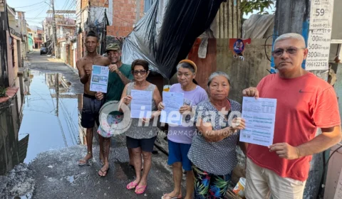 “São cinco anos de descaso”: moradores convivem com bueiro entupido, mau cheiro e casas destruídas no São Geraldo