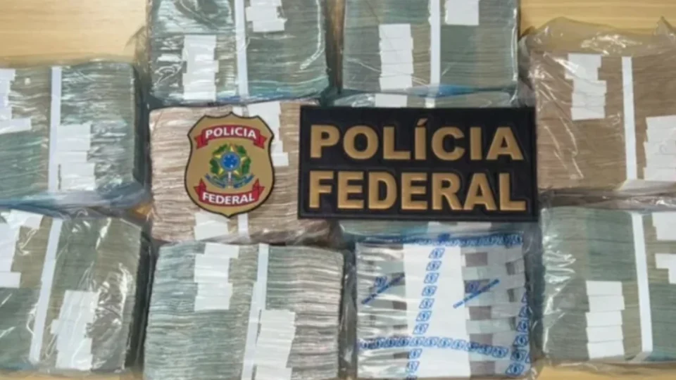 Homem é preso com arma de uso restrito e R$ 1 milhão em espécie durante ação contra crimes eleitorais em Manaus