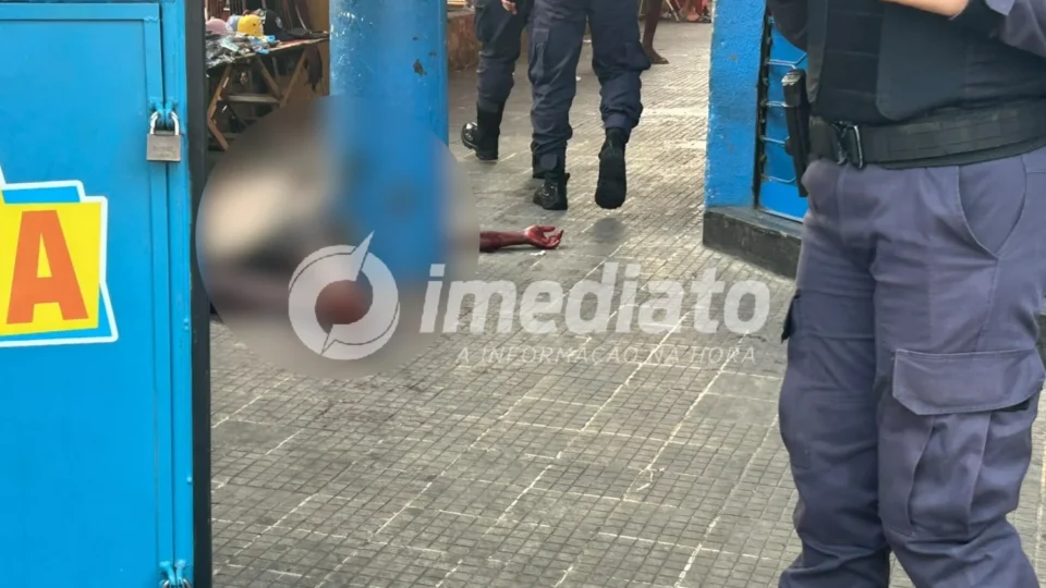 Homem é morto a facadas pela companheira durante discussão por R$ 10 no Centro de Manaus