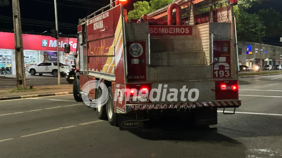 Fogo atinge bloco D do HGR durante a noite e mobiliza bombeiros em Boa Vista