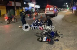 Colisão entre moto e picape deixa vítimas feridas e motorista foge em Boa Vista