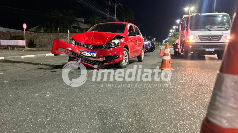 Colisão entre Gol e Sandero deixa veículos danificados em avenida de Boa Vista