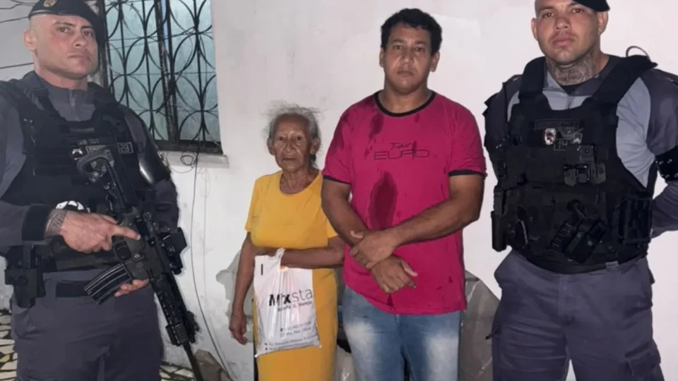 Força Tática auxilia idosa de 68 anos perdida durante chuva em Manaus
