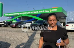“Eu não vou deixar minha filha morrer, estou pedindo o mínimo”: mãe denuncia falta de leito para filha de 18 anos no Platão Araújo