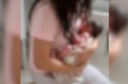 Menina de 11 anos dá à luz sozinha no banheiro de casa e caso é investigado como abuso sexual