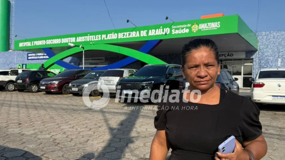 “Eu não vou deixar minha filha morrer, estou pedindo o mínimo”: mãe denuncia falta de leito para filha de 18 anos no Platão Araújo