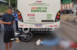 VEJA FOTOS: Motociclista fica gravemente ferido após perder o controle ao desviar de buraco na Avenida Noel Nutels