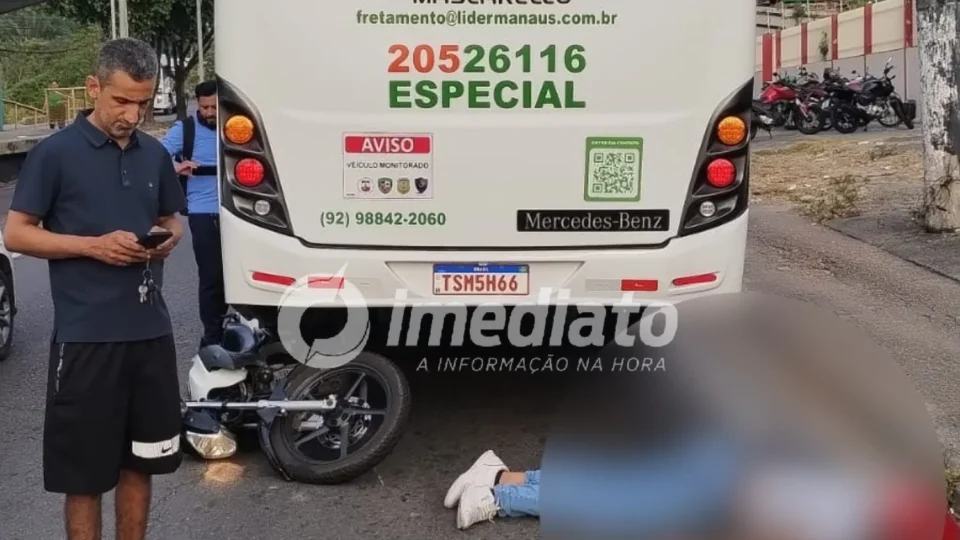 VEJA FOTOS: Motociclista fica gravemente ferido após perder o controle ao desviar de buraco na Avenida Noel Nutels