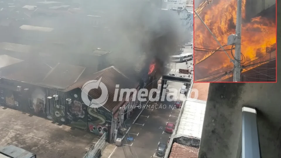 VEJA VÍDEO: Incêndio se espalha rapidamente por prédio antigo e atinge rede elétrica no Centro de Manaus