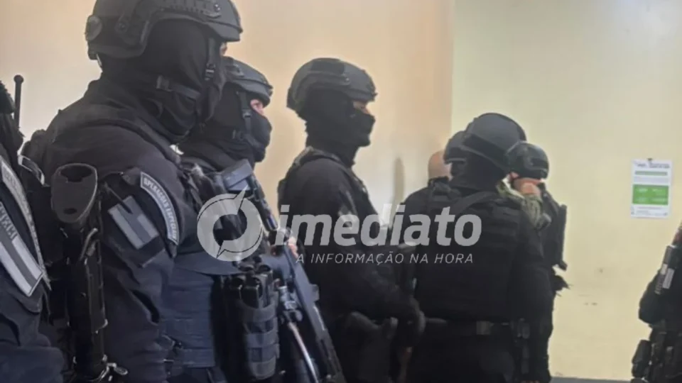 URGENTE: Rebelião em presídio militar entra pela madrugada e termina após negociação em Manaus