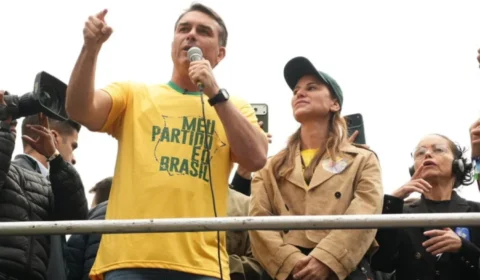 Flávio Bolsonaro cumpre agenda em Manaus nesta sexta-feira e participa de comício na Ponta Negra