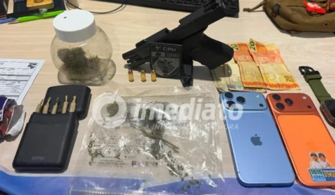 NA FUGA: Homem é preso com pistola, drogas, dinheiro e material político no Amazonas