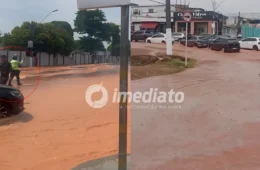 VEJA VÍDEO: Rompimento de adutora transforma ruas de Manaus em rios de lama