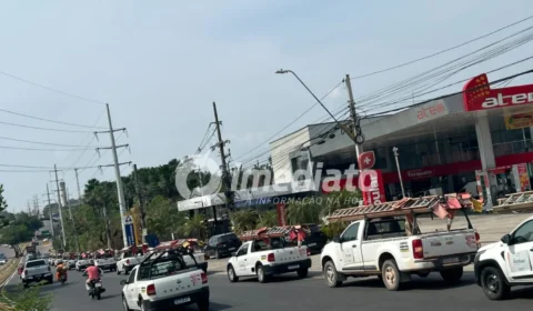 Colaboradores da Norte Tech fecham Avenida Torquato Tapajós em protesto contra condições de trabalho em Manaus
