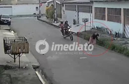 VEJA VÍDEO: Mulher cai e fica ferida ao tentar fugir de bandidos durante assalto em Manaus