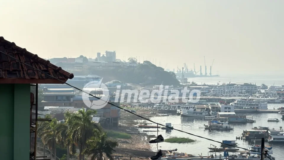 Manaus amanhece encoberta por fumaça e qualidade do ar chega a nível ‘muito ruim’
