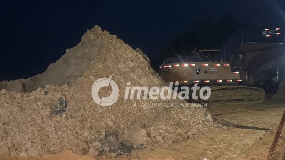 Obra inacabada da Prefeitura destrói casa e deixa família sem ter onde dormir após enxurrada no Tancredo Neves