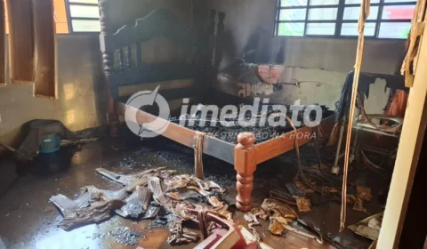 VEJA IMAGENS: idosa acamada morre carbonizada após incêndio atingir quarto onde dormia