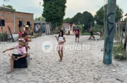 “Não estamos pedindo favor, estamos exigindo o que é de direito”: Rua do Areial vira ‘praia’ e moradores cobram asfalto em Manaus