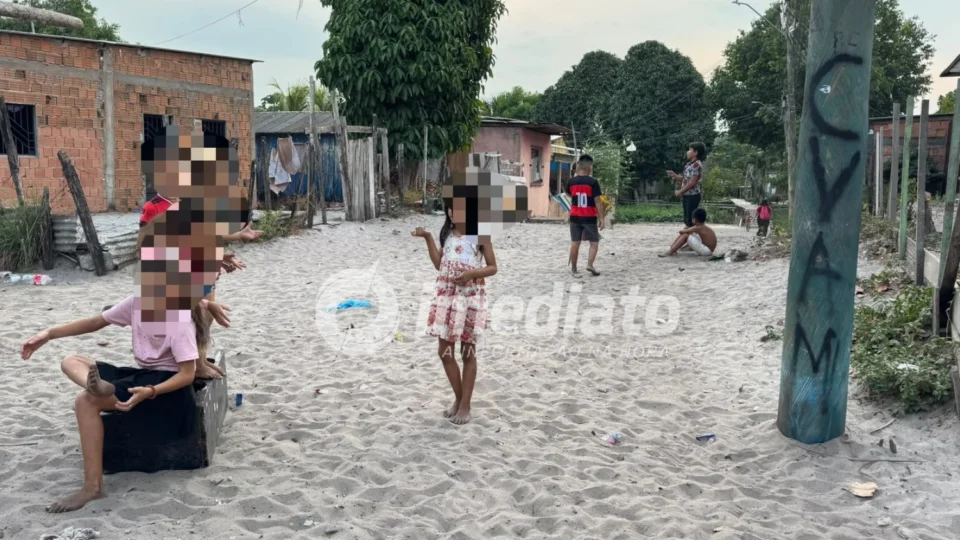 “Não estamos pedindo favor, estamos exigindo o que é de direito”: Rua do Areial vira ‘praia’ e moradores cobram asfalto em Manaus