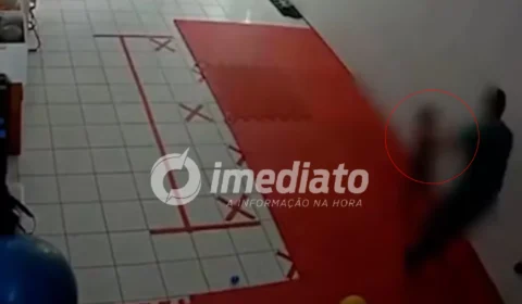 VEJA VÍDEO: Criança autista e não verbal sofre fratura grave após ser arremessada contra o chão durante terapia