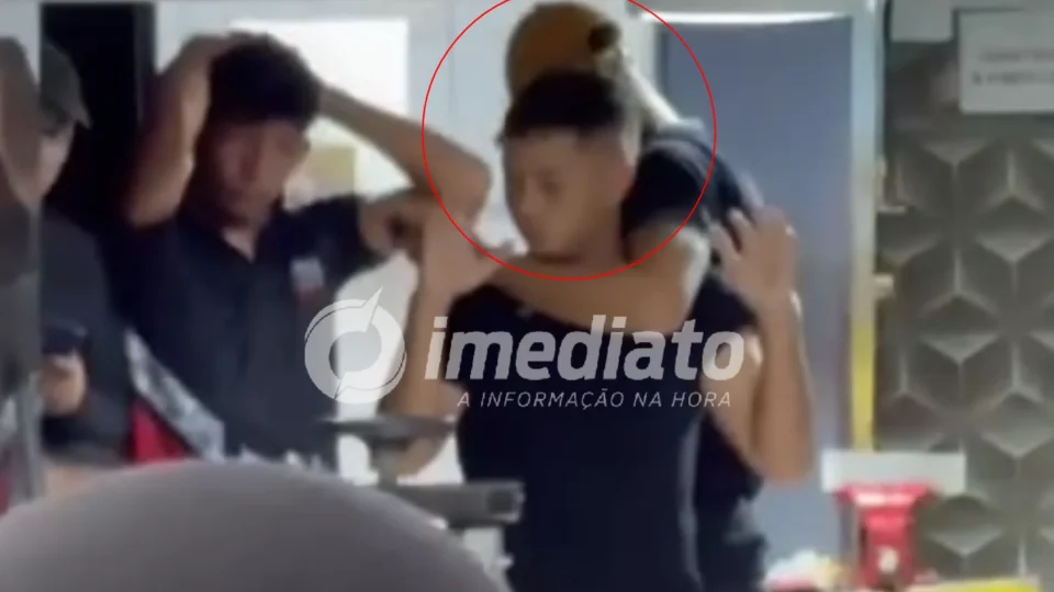 VEJA VÍDEO: Assaltante usa funcionário como escudo humano durante roubo a joalheria em Santarém