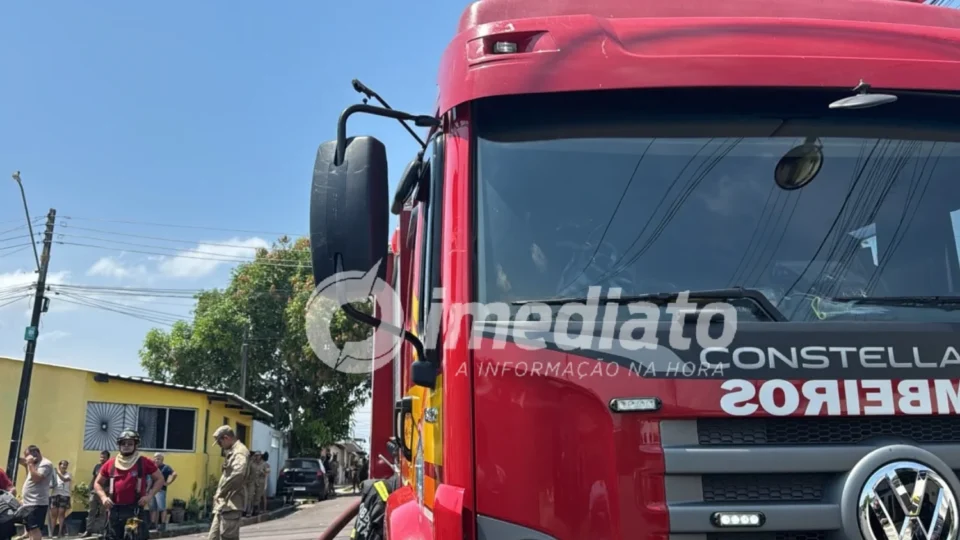 SURTOU: Homem ateia fogo em carro e na própria casa após briga com esposa em Manaus