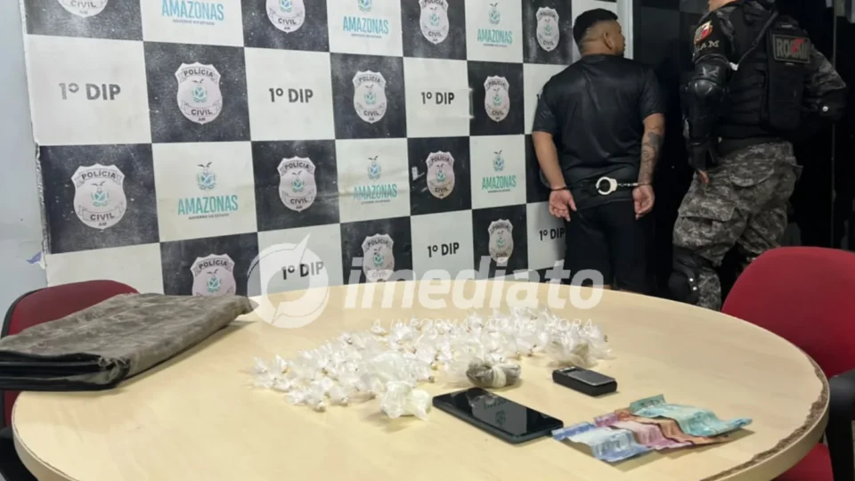 Homem é preso com porções de drogas, dinheiro e balança de precisão em “bocada” no São Geraldo