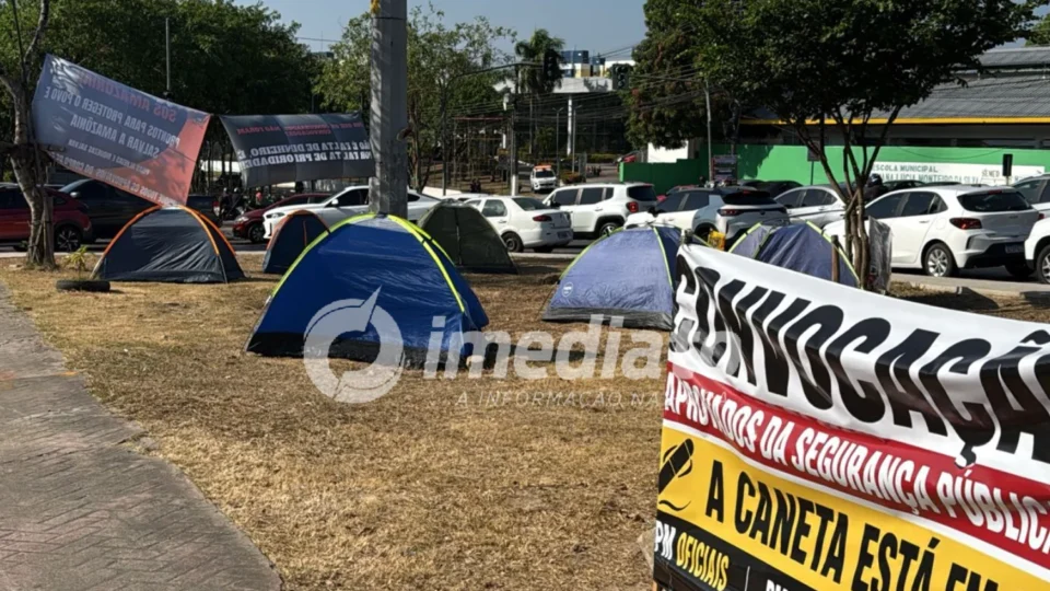 Aprovados em concursos da Segurança Pública acampam em frente ao Governo do Amazonas e cobram convocação