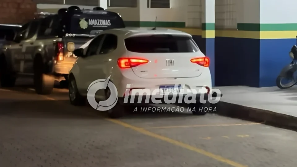 A CASA CAIU: Carro roubado é abandonado no Rio Piorini e bandido é preso com armas e drogas