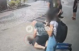 VEJA VÍDEO: Homem toma celular da ex-companheira para ver conversas e é contido por delegado