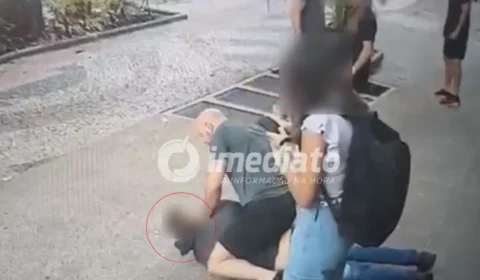 VEJA VÍDEO: Homem toma celular da ex-companheira para ver conversas e é contido por delegado