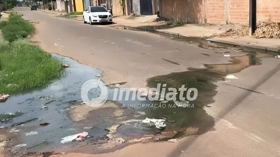 Moradores cobram solução para esgoto a céu aberto no bairro Senador Campos