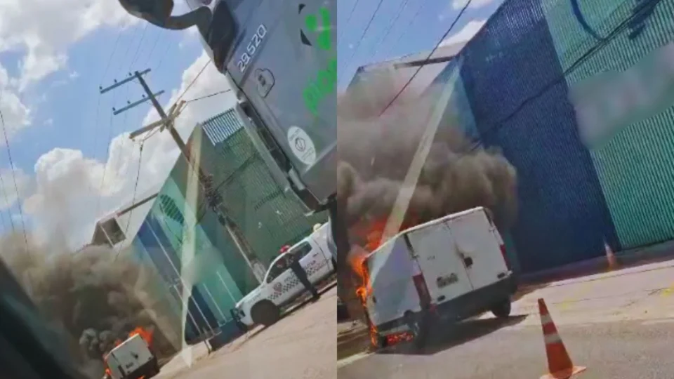 VÍDEO: Van pega fogo na Avenida Noel Nutels, em Manaus