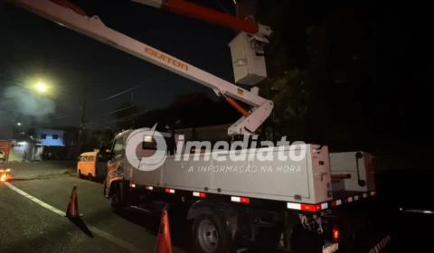 Moradores do Japiim protestam após mais de 12 horas sem energia e denunciam falhas em transformadores