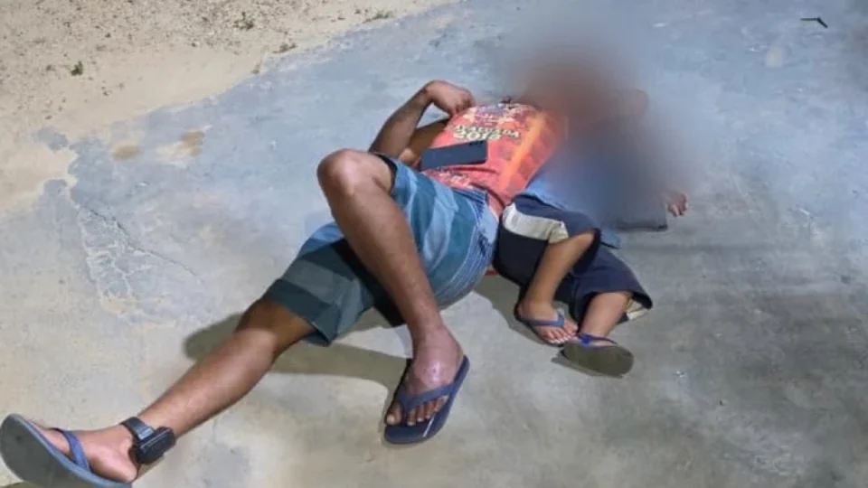 Criança de 2 anos é encontrada ao lado de homem desacordado durante a madrugada em Ji-Paraná