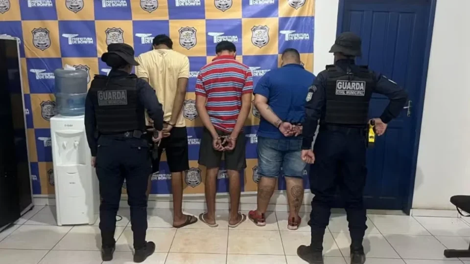 Trio suspeito de matar casal em Manaus é preso em Roraima tentando fugir do país