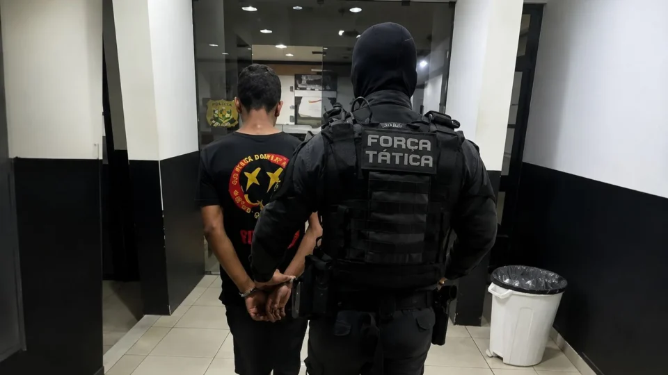 FOI ASSAR? : suspeito tenta esconder crack no forno e é preso em Macapá