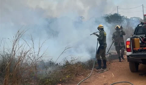 AGORA: Incêndio atinge área próxima ao antigo Balneário Papo D’Skina, em Porto Velho