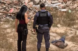 IMAGENS FORTES: Homem é encontrado morto em área de mata próxima à Avenida das Torres, em Manaus