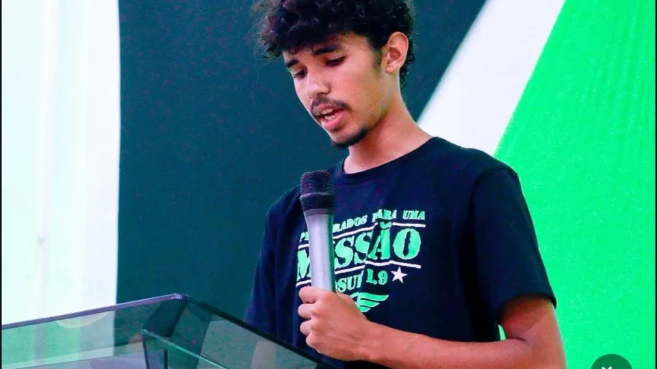 Bombeiros procuram jovem que teria se jogado de ponte em Outeiro; troca de mensagens pode revelar pistas