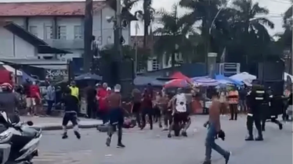 AQUECIMENTO INDESEJADO: confusão entre torcedores mobiliza policiais antes de Remo x Flamengo