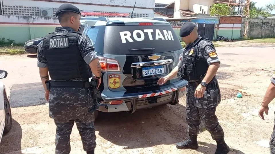 CAMARÃO E MANDADO: foragido tenta esconder identidade e acaba preso em feira de Macapá