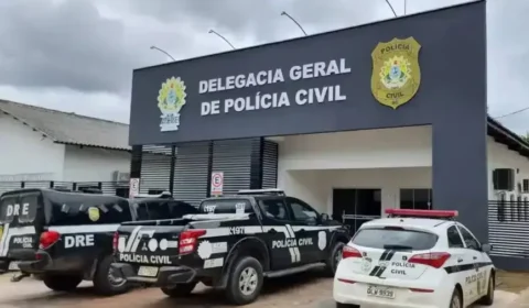 FUGA COM BRINDE: homem tenta furtar moto e abandona bolsa com carregador de tornozeleira