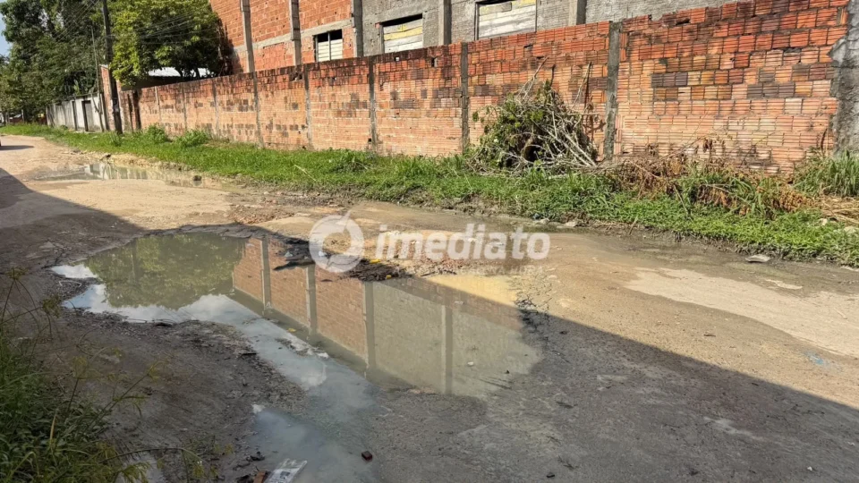 Moradores denunciam falta de manutenção e problemas de infraestrutura em rua do Lago Azul, em Manaus