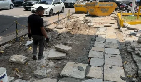 Rede de Fast Food recoloca calçamento histórico da avenida Nazaré depois de concretar piso