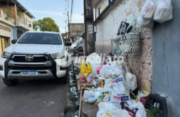 Moradores denunciam acúmulo de lixo após dias sem coleta no Nova Esperança, em Manaus